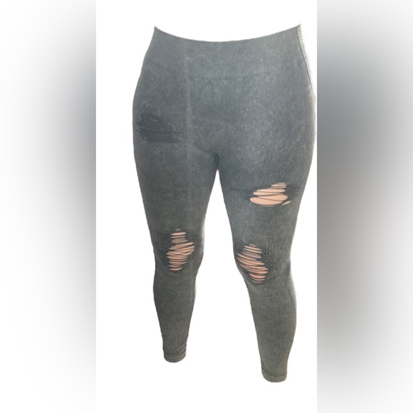 Yelete Gray Distressed Leggings - Picture 2 of 10